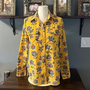 Banana Republic Factory button down blouse great condition! Size S classic fit.